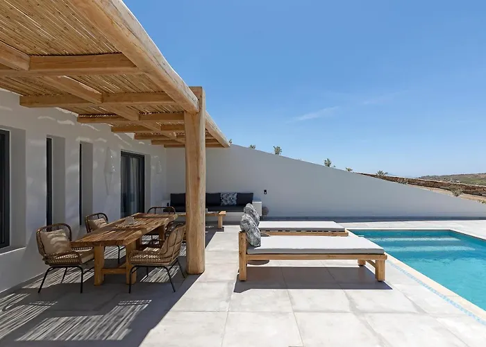 La Grande Vue-private Hilltop With Private Pools Villa