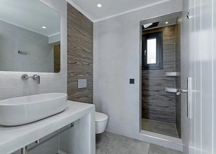 La Grande Vue-private Hilltop With Private Pools Villa *