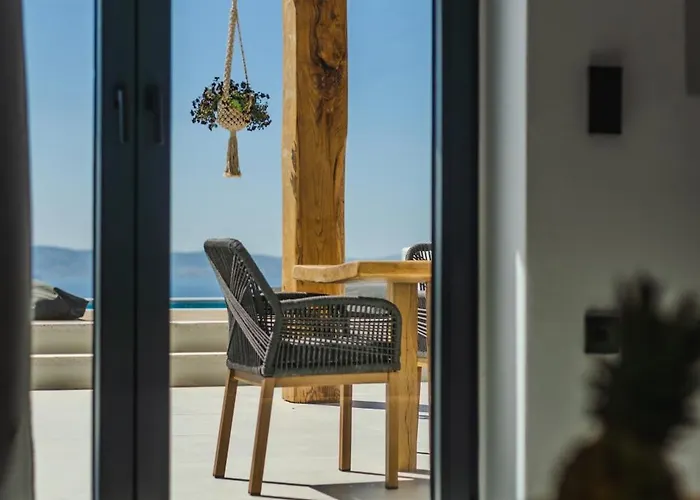 La Grande Vue-private Hilltop With Private Pools