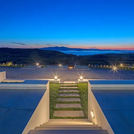 La Grande Vue-private Hilltop With Private Pools *