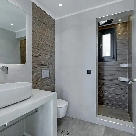 La Grande Vue-private Hilltop With Private Pools Villa *