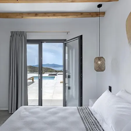 La Grande Vue-private Hilltop With Private Pools Villa *