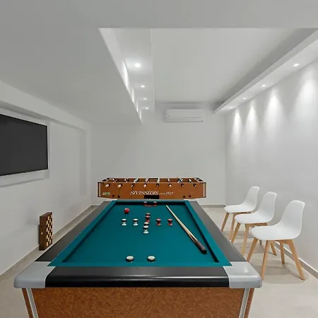 La Grande Vue-private Hilltop With Private Pools Apartment