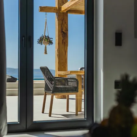 La Grande Vue-private Hilltop With Private Pools