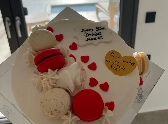 La Grande Vue-private Hilltop With Private Pools *